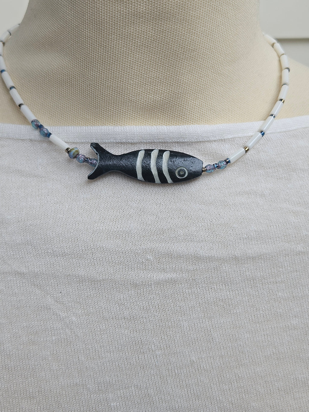 Coral alb si detaliu din os