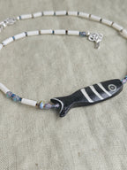 Coral alb si detaliu din os