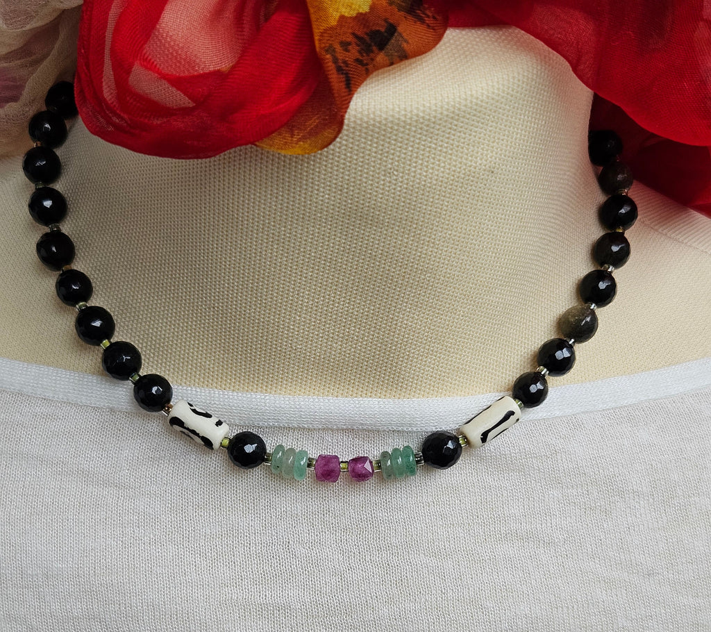 Obsidian, aventurin si detalii de os