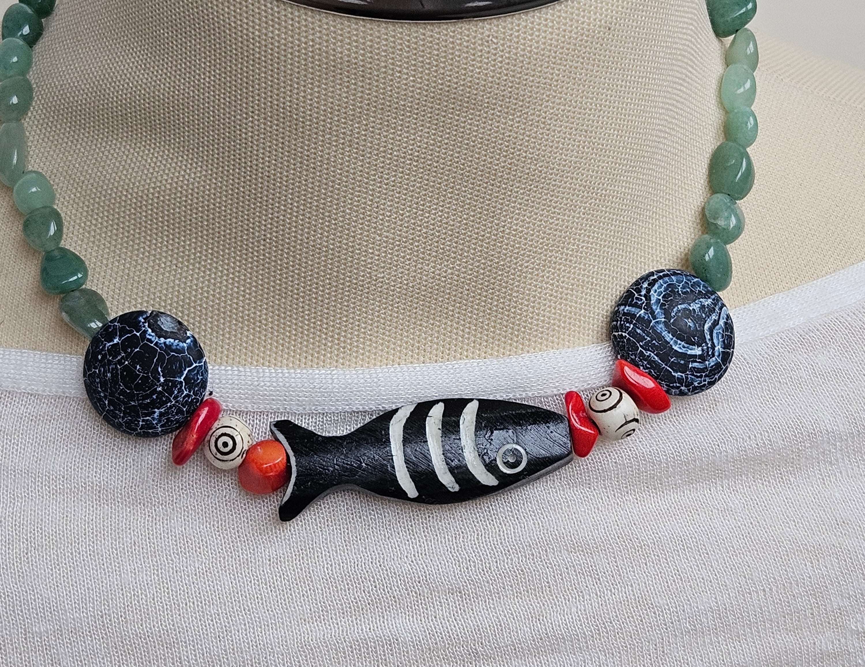 Aventurin, agat cracked, coral si os