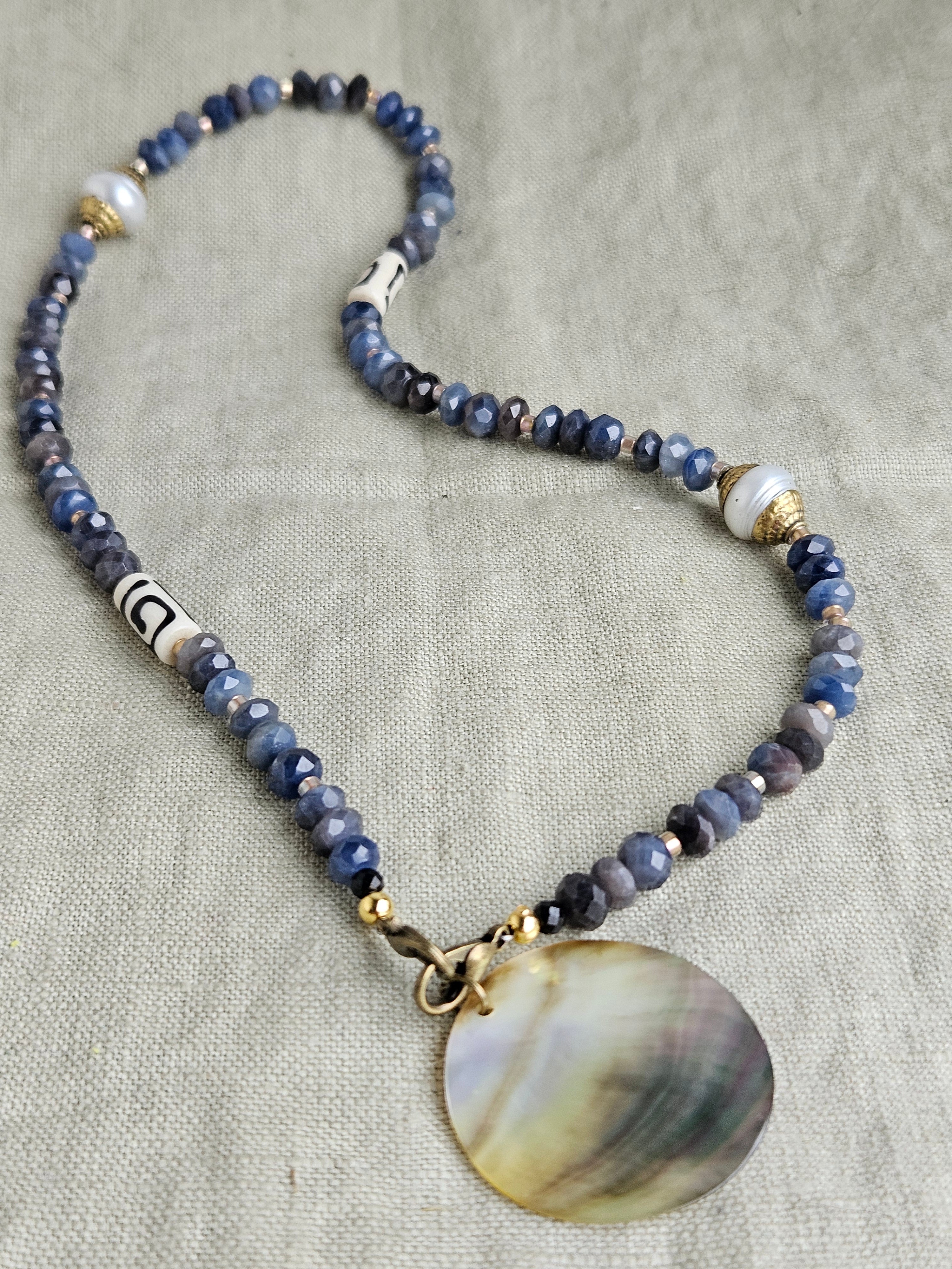 Safir si detalii nepaleze