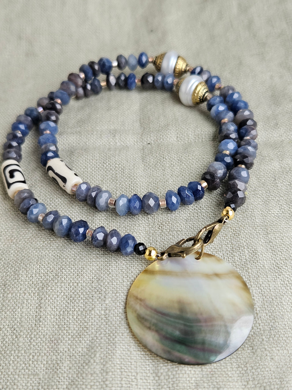 Safir si detalii nepaleze