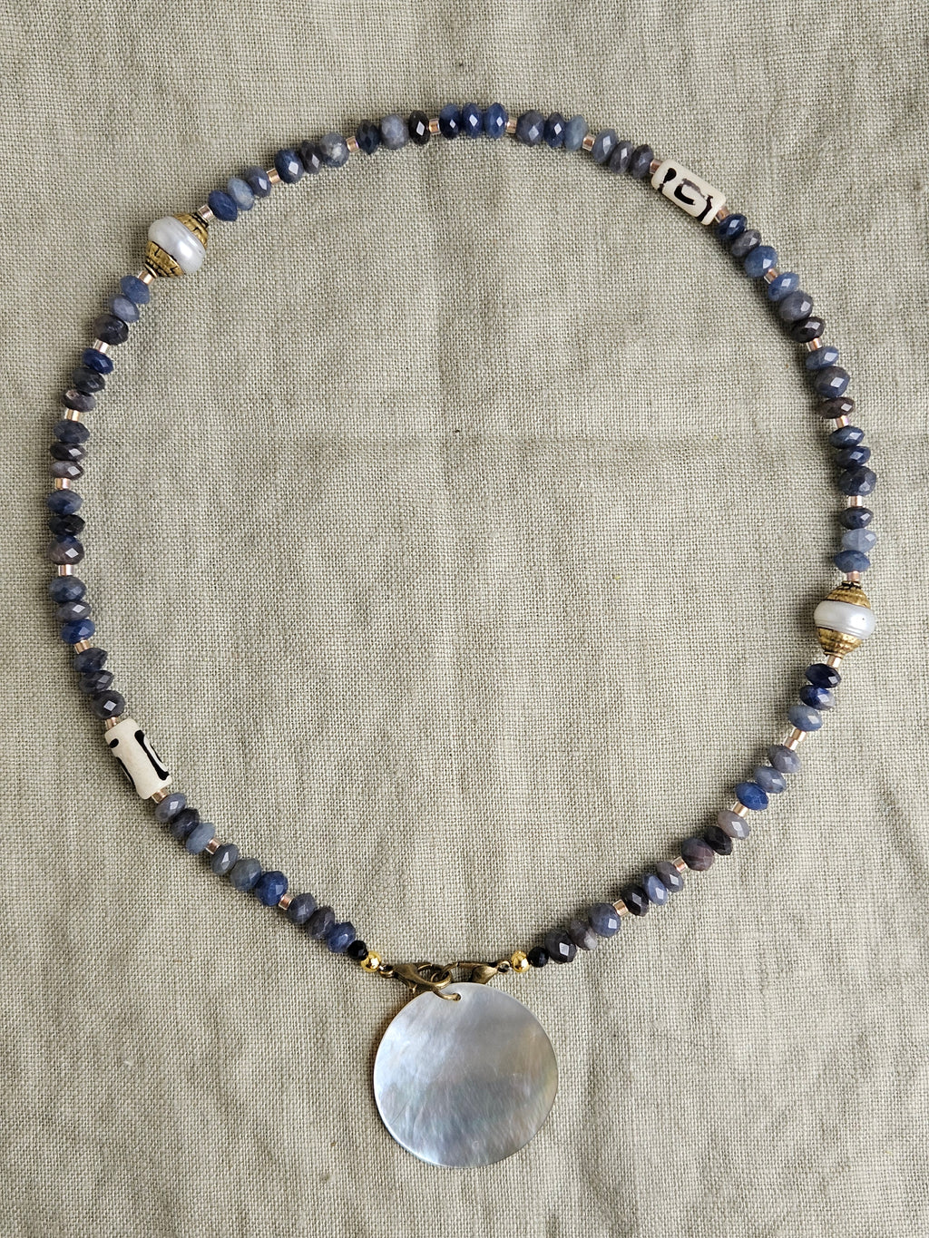 Safir si detalii nepaleze