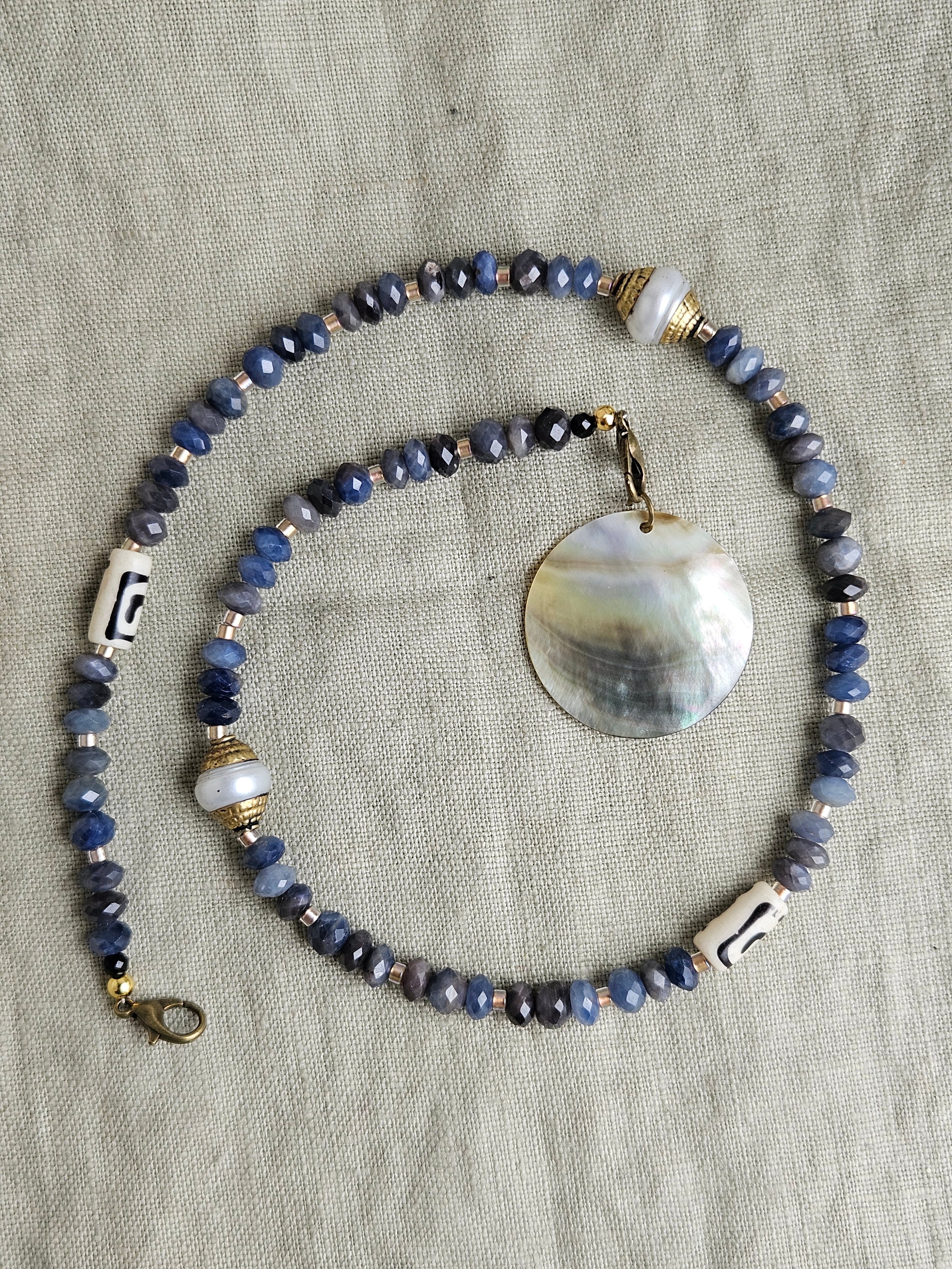 Safir si detalii nepaleze