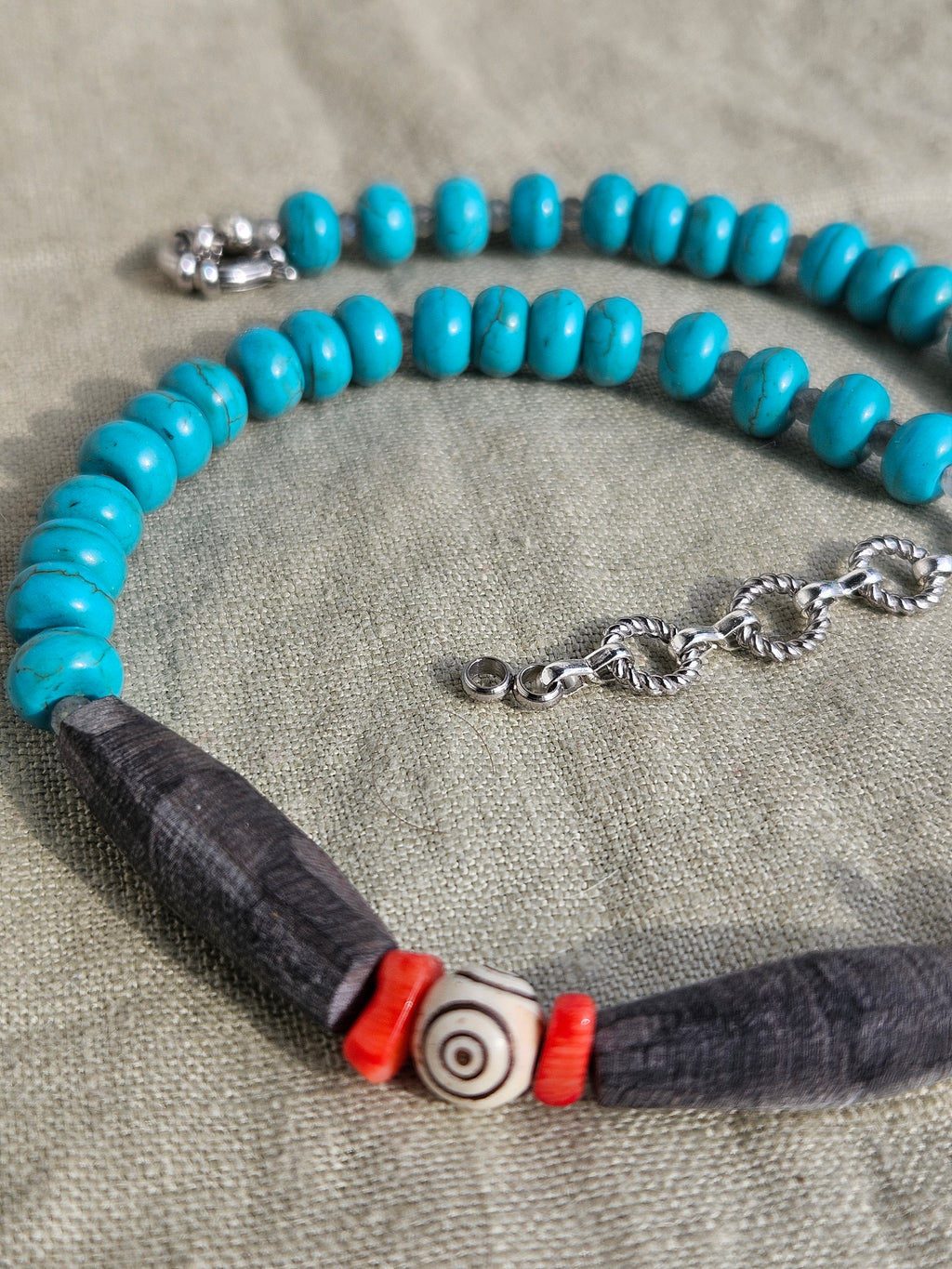 Turcoaze de sinteza, coral si os