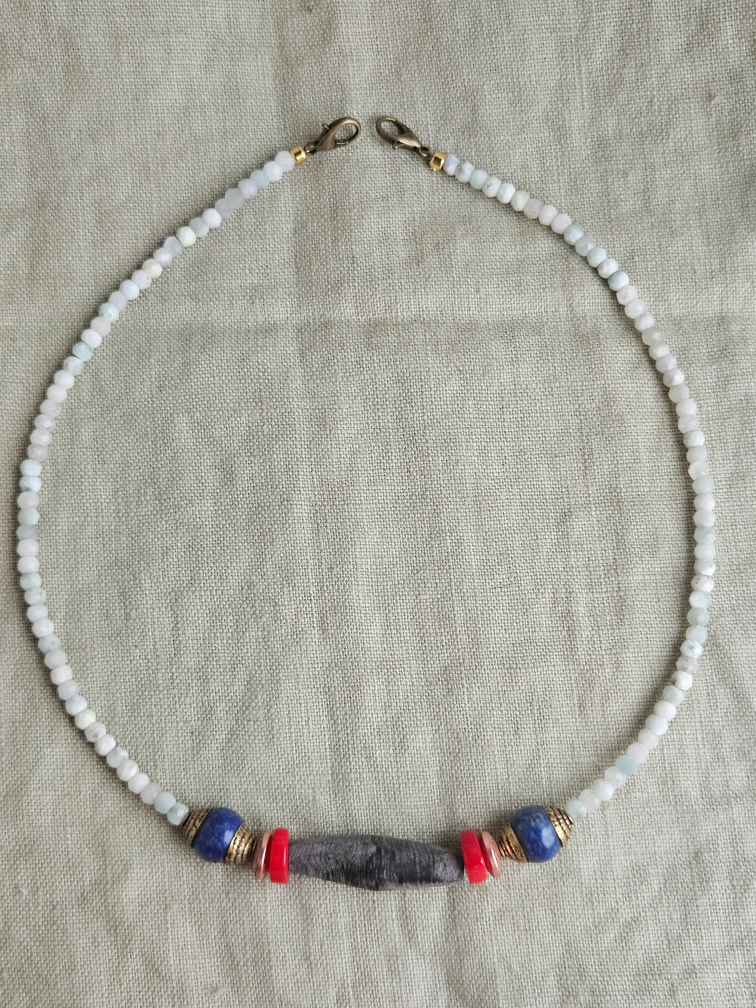 Larimar, lapis si coral