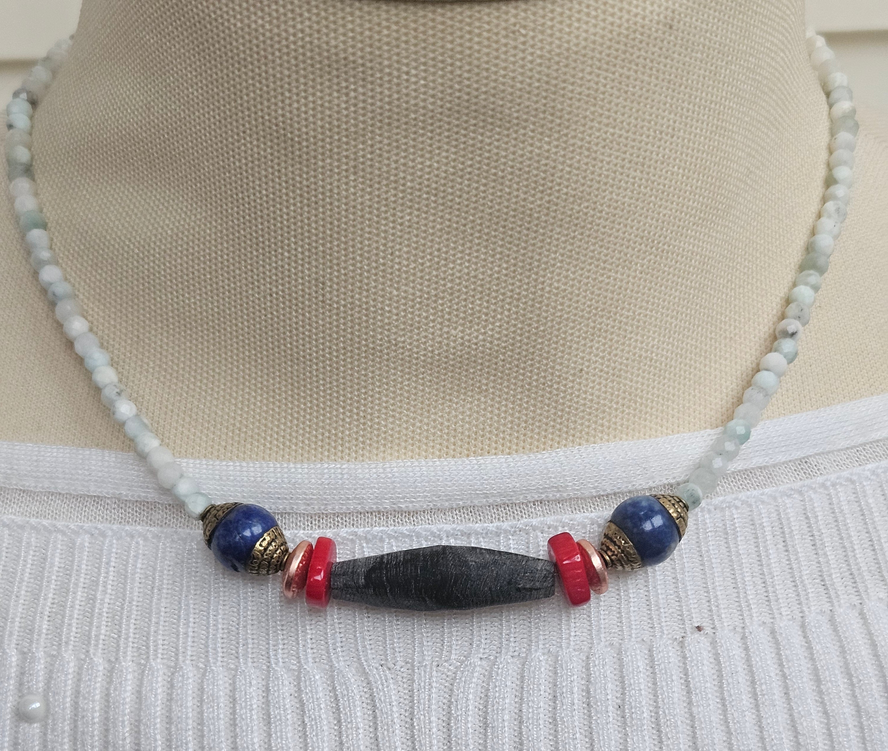 Larimar, lapis si coral