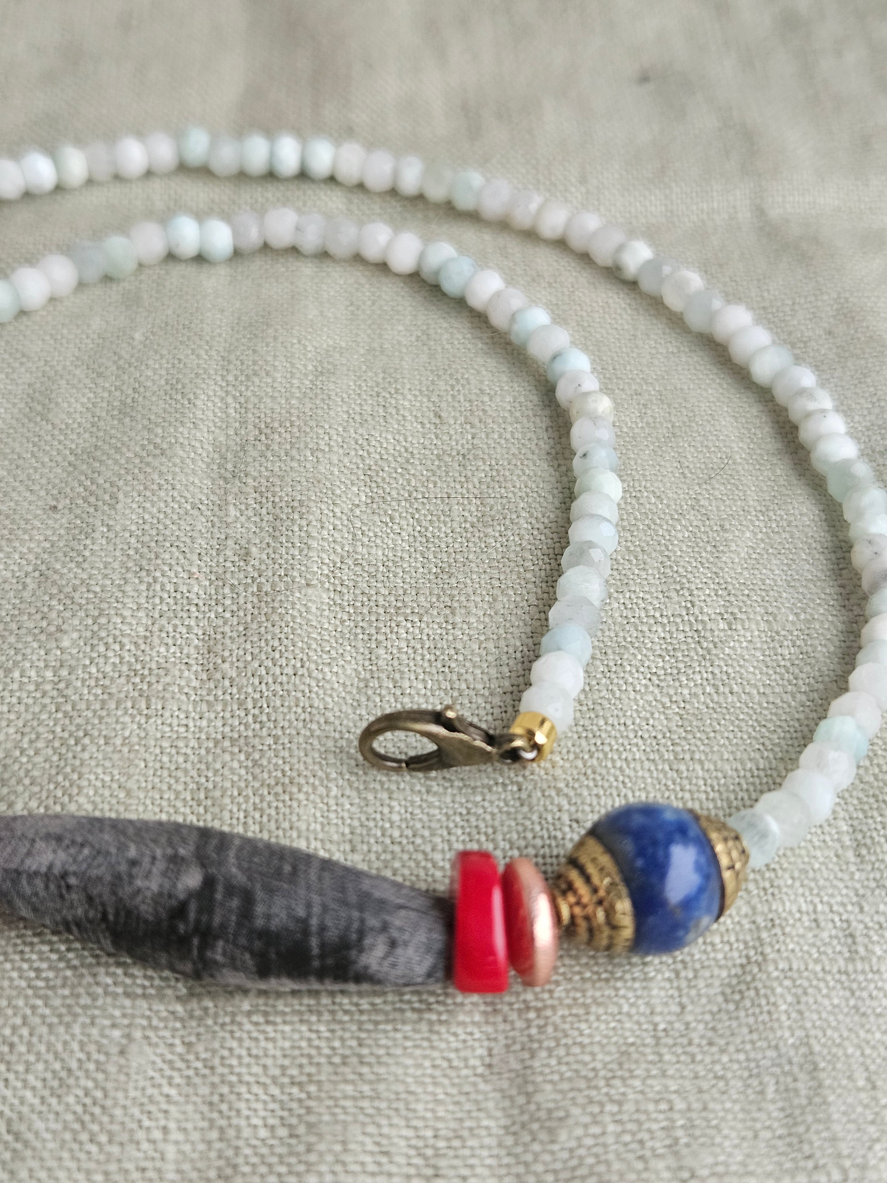 Larimar, lapis si coral