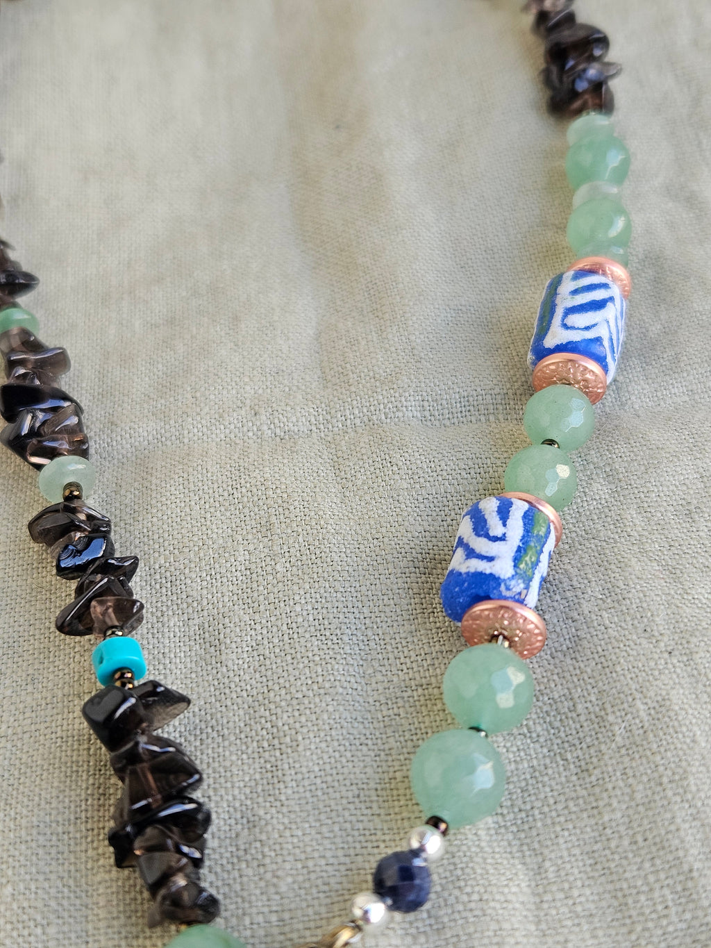 Quart fumuriu, margele Myiuki , lava, aventurin si sticla Krobo