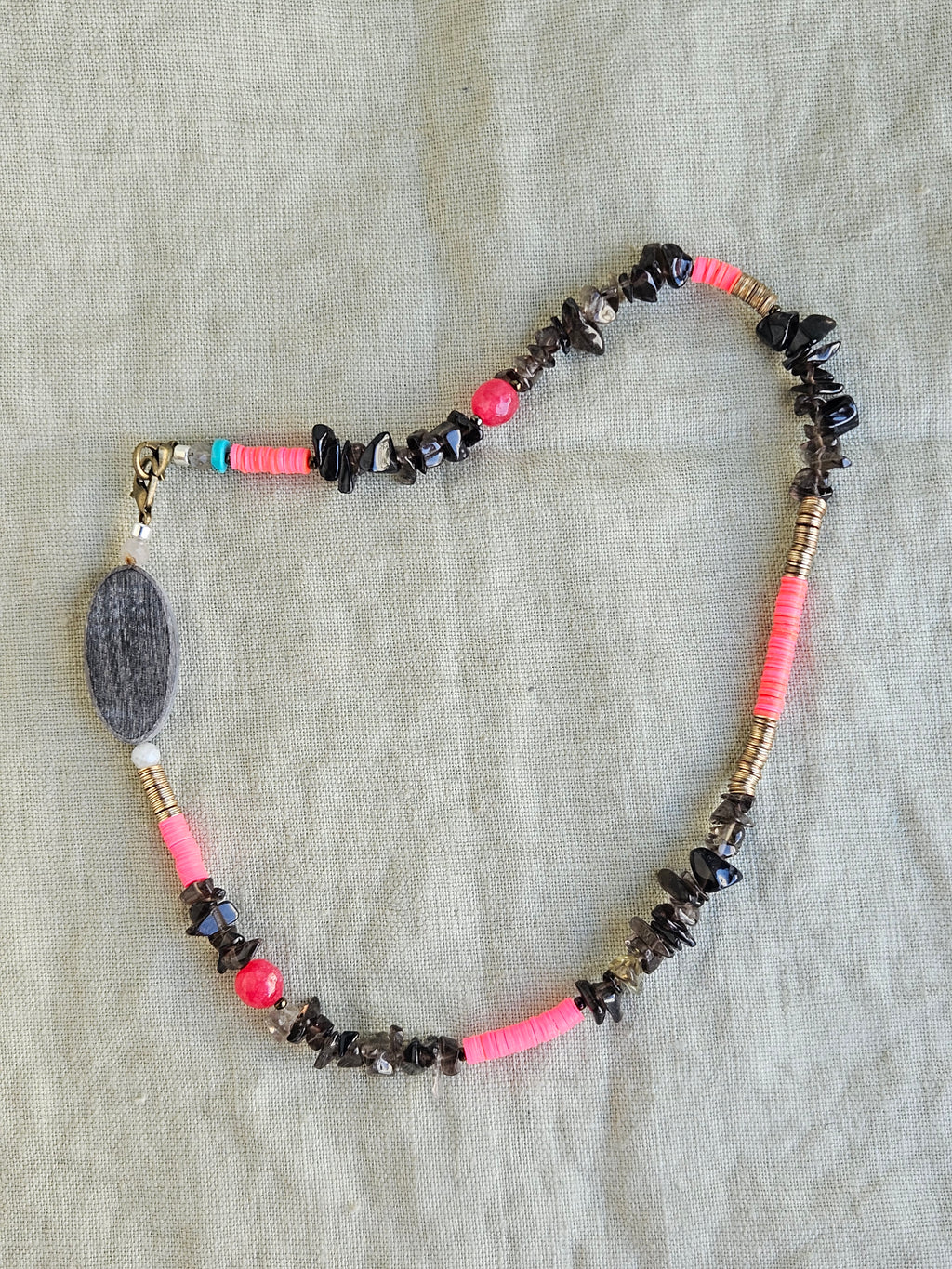 Quart fumuriu, margele Myiuki si os