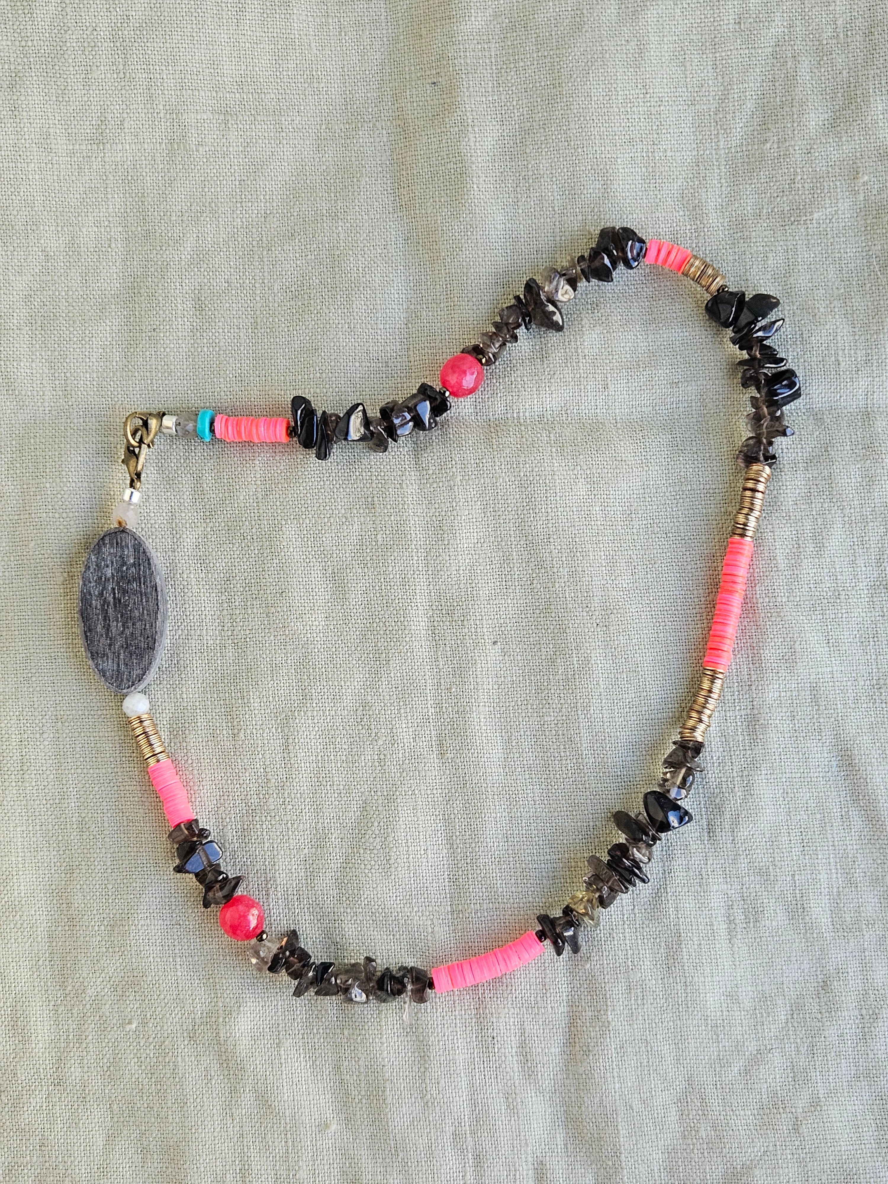 Quart fumuriu, margele Myiuki si os