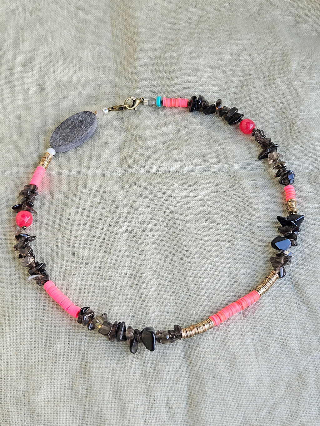 Quart fumuriu, margele Myiuki si os