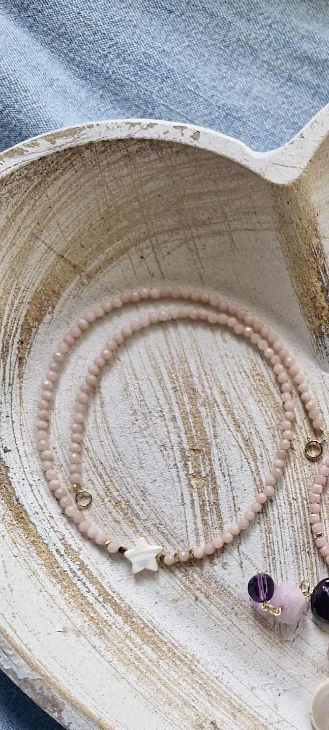 Opal necklace with mother-of-pearl details