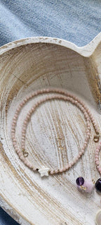 Opal necklace with mother-of-pearl details