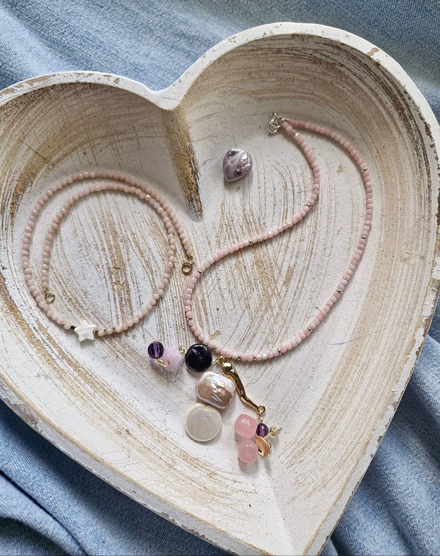 Opal necklace with mother-of-pearl details