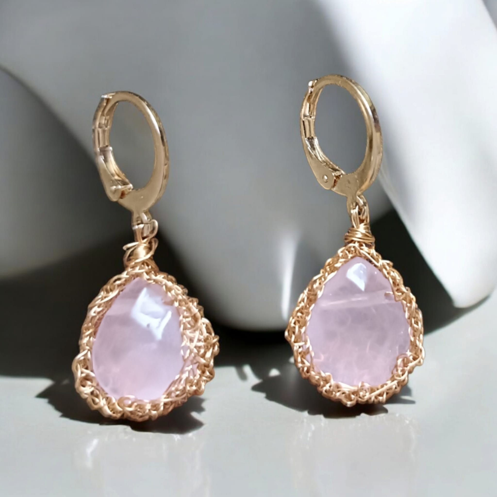 Rose quartz - Crochet lace earrings made of copper wire and semi-precious stones