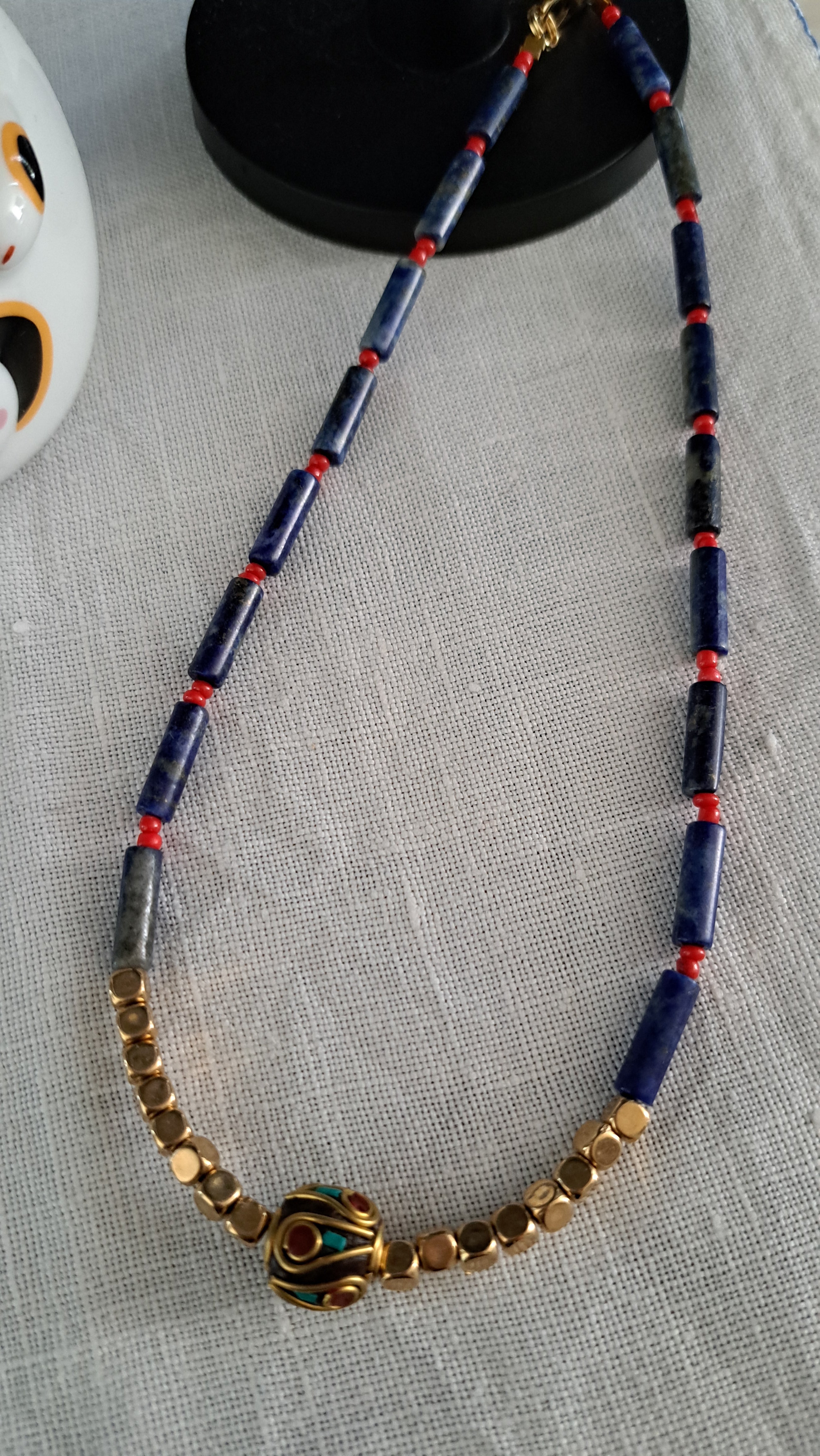 Lapis lazuli necklace with hematite details