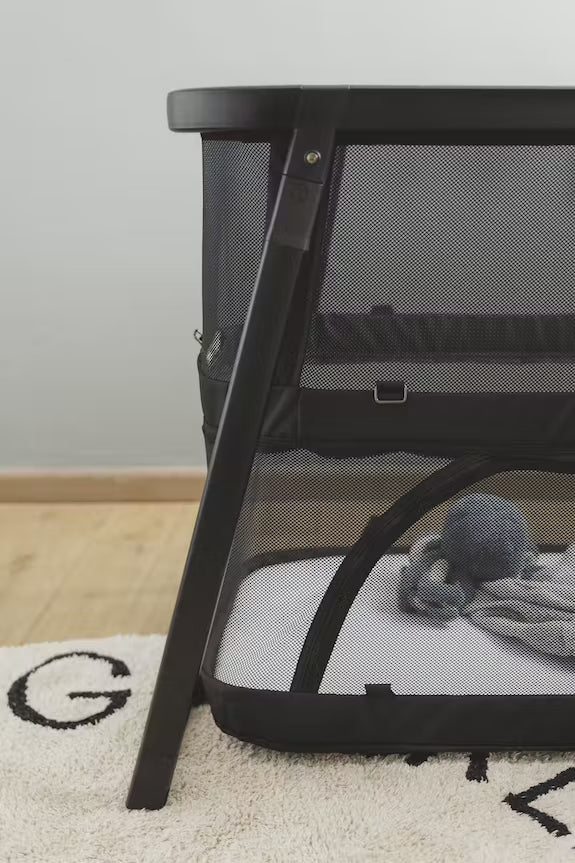 Foldable crib convertible into a playpen for children, 0-2 years
