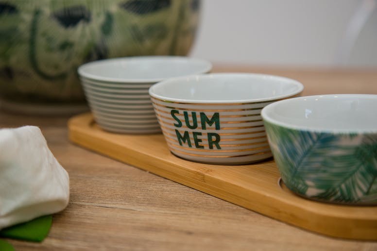 Gift set of 3 bowls with bamboo tray
