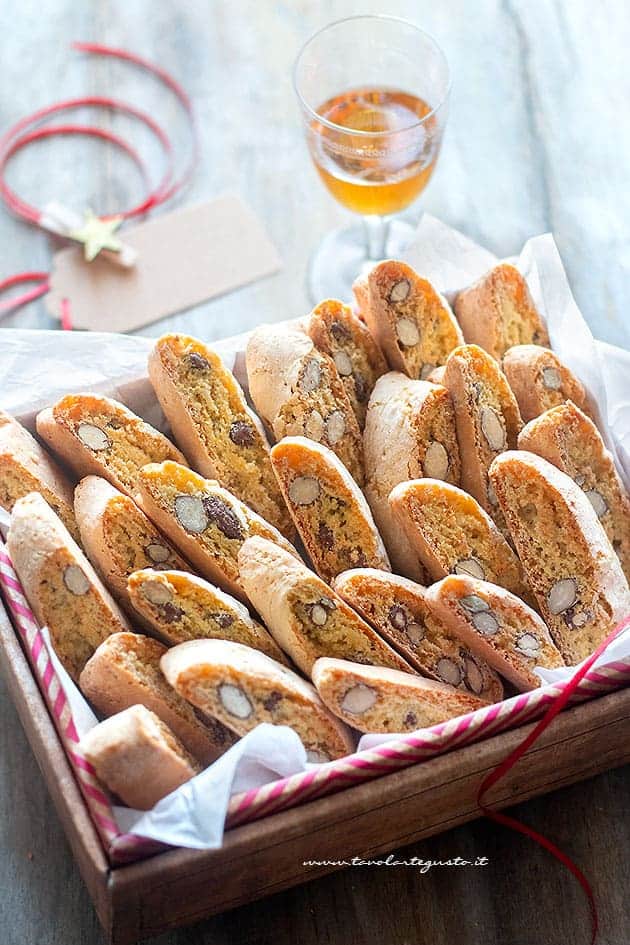 Cantucci cu migdale, 250 gr in CUTIE CADOU